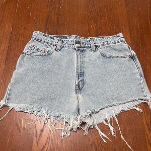 Levi’s Frayed Hem Women Shorts